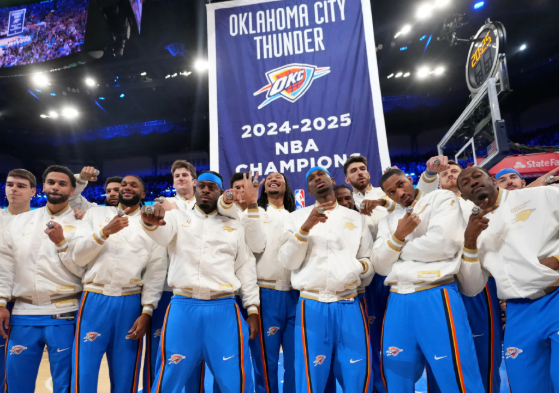 okc-rayakan-kejayaan-mereka-dengan-cincin-dan-banner
