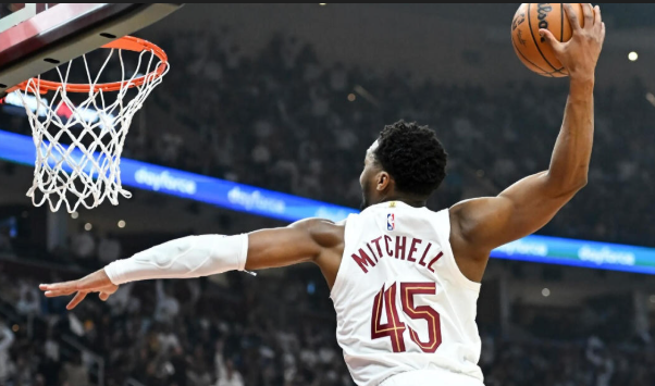donovan-mitchell-panas-saat-di-kuarter-keempat-lawan-wizards