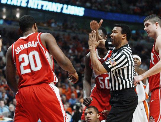 peraturan-personal-foul-dan-team-foul-dalam-basket