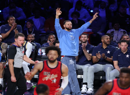 Aksi Spektakuler Stephen Curry dan Rekor Tiga Angka 2026